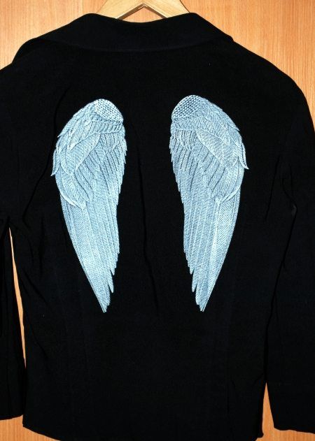 Angel Wings Embroidery, Wings Embroidery, Advanced Embroidery Designs, Embroidery Simple, Advanced Embroidery, Halloween Designs, Embroidery Fonts, Embroidery Fashion, Girly Stuff