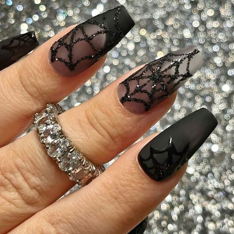 Dead Nails Design, Greyscale Nails, Matte Black Halloween Nails, Addams Family Nails, Matte Glitter Nails, Glitter Halloween Nails, Black Halloween Nails, Black Nails With Glitter, Spider Queen