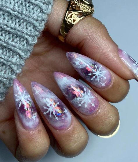 Winter Nail Art Ideas, Nails For Winter, Iridescent Nail Polish, Nail Fashion Trends, Holiday Nails Winter, Holiday Nails Christmas, Latest Nail Trends, Amazing Nails, Nail Time