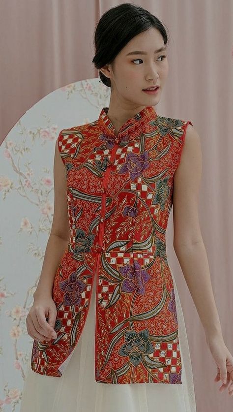 Model Blouse Batik, Chinese New Year Dress, Batik Top, Batik Clothing, Cheongsam Top, Batik Blouse, Gents Kurta Design, Batik Kebaya, Burmese Clothing