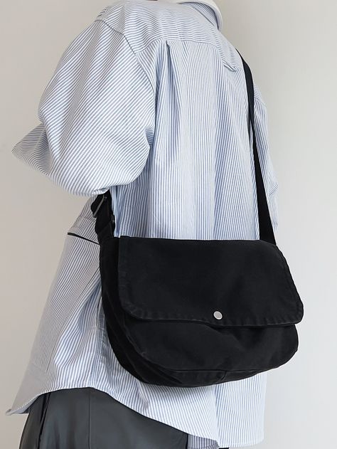 Bolso de mensajero de lona con botones a presión para hombres, mochila para viajes, universidad, bolso bandolera deportivo para estudiantes de escuela secundaria y universidad. Bolso cruzado de lona, bolso bandolera, mochila para estudiantes, suministros escolares, bolso de cilindro, regalos de Halloween y Navidad para hombres, bolso para hombres de invierno Negro    Tela Liso Bolso Satchel   Men Bags, size features are:Bust: ,Length: ,Sleeve Length: Messenger Bag Aesthetic Men, Side Bag For Man, Button Canvas, Sling Bag For Men, Fall Bags, Side Bag, Holiday Bag, College Bags, Canvas Messenger Bag