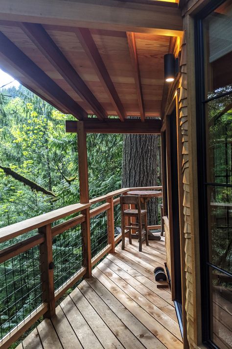 Visiting Treehouse Point in Washington #treehouse #bucketlisttravel | MLMR Travel Seattle Travel Guide, Treehouse Point, Perfect Bucket List, Cuddles In Bed, Treehouse Masters, Treehouse Hotel, Most Romantic Places, Eco Friendly Living, Walking Trails