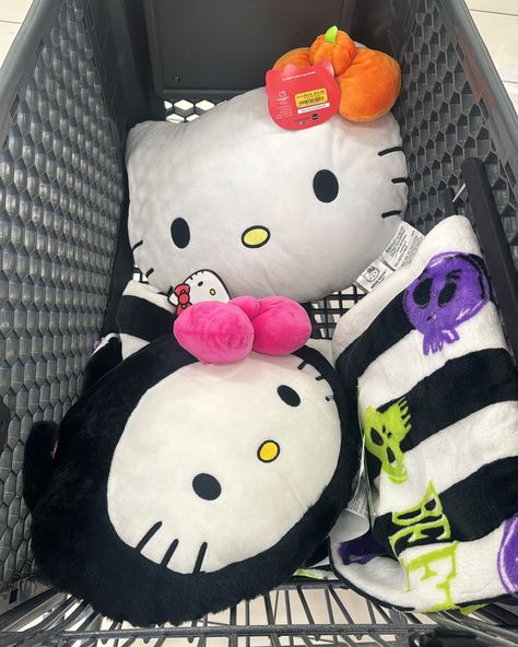 Burlington Finds 🩷🖤 - beetlejuice blanket & two of the new hello kitty Halloween pillows ! Burlington Finds, Hello Kitty Finds, Hello Kitty Pillow, Hello Kitt, Halloween Post, Dollar Bill Origami, Hello Kitty Accessories, Miss Kitty, Hello Kitty Halloween