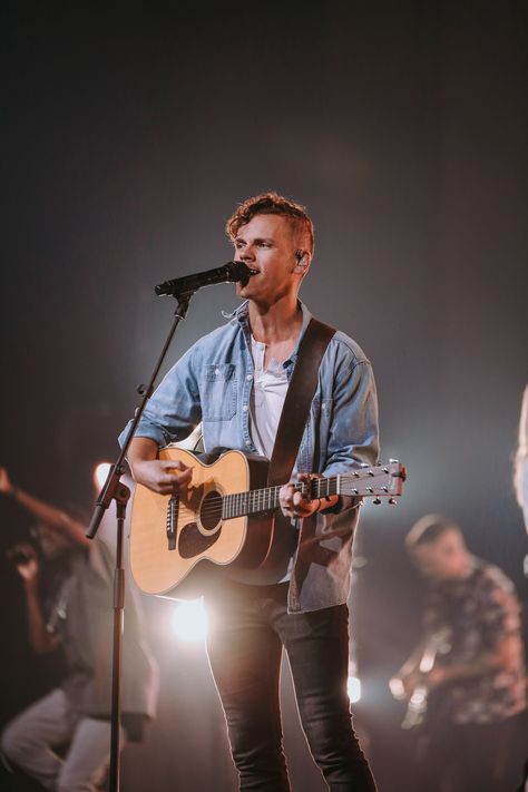 Guy Worship Leader Outfits, Worship Band Outfit, Chris Brown Elevation Worship, Worship Leader Outfit Men, Youth Pastor Outfits, Elevation Worship Outfits, Worship Team Outfits, Worship Leader Outfit, Worship Aesthetic