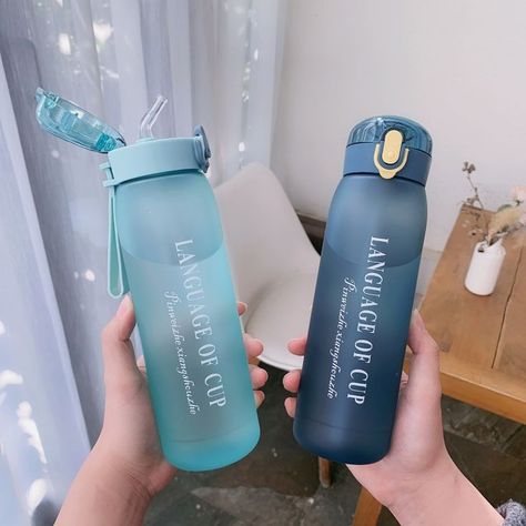 Plastic Water Bottle With Straw Tumblr Bottle, Stylish Water Bottles, Clear Water Bottle, Trendy Water Bottles, Kaftan Designs, Cute Water Bottles, Sports Bottle, Bottle With Straw, Drinking Bottle