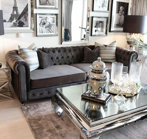 Dark grey tufted sofa Glamour Living Room, Silver Living Room, Glamour Decor, Glam Living Room, Boho Beautiful, A Living Room, Hollywood Glamour, My New Room, Living Room Inspiration