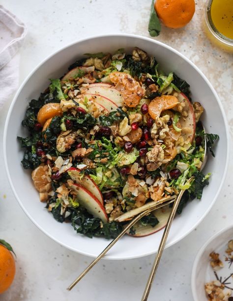 These are my top 60 best lunch ideas that make eating at work so much more delicious! These are easy, mostly make-ahead and healthy lunch ideas. Coconut Crunch, Crunch Salad, Sliced Apples, Fun Lunch, Toasted Walnuts, Seasonal Ingredients, Brussels Sprouts, How Sweet Eats, Lunch Ideas