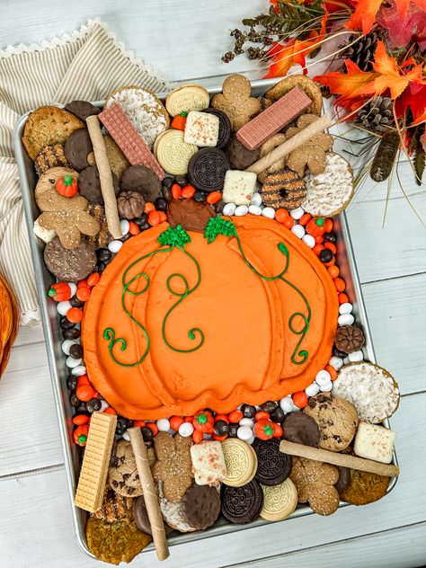 Thanksgiving Charcuterie Desert Board, Fall Desert Board, Buttercream Icing Charcuterie Board, Fall Buttercream Board, Thanksgiving Buttercream Board, Halloween Icing Board, Icing Board Charcuterie, Buttercream Board Charcuterie, Halloween Frosting Board