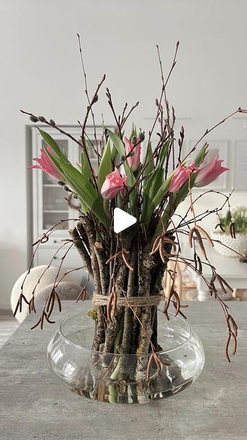 Spring Tulip Arrangements, Easter Garden Ideas, Tulips Flower Arrangements, Tulip Flower Arrangements, Tulip Decorations, Tulip Arrangement Ideas, Tulpen Arrangements, Easter Floral Decorations, Spring Flowers Garden