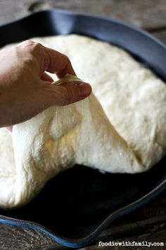 Pizza Oven Recipes, Pizza Roll, Best Pizza Dough, Iron Skillet Recipes, Best Pans, Pizza Recipes Homemade, Deep Dish Pizza, Pizza Recipes Dough, Pan Pizza