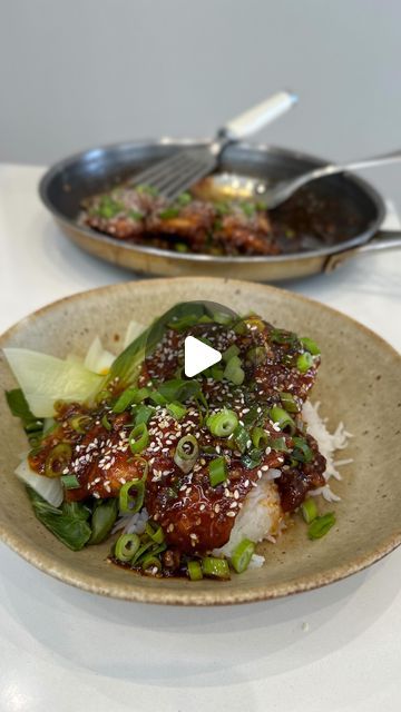 Jon Watts on Instagram: "Firecracker Chicken Thighs 😍🔥   This one is ready in no time at all, and it uses ingredients that you may well already have in the cupboard ✨   Here’s what you need to make it:  For the sauce: 4 tbsp Soy sauce 2 tbsp Soft brown sugar 2 tbsp Sriracha 2 Limes, juiced 4 Cloves of garlic, chopped 20 g Ginger, minced  500 g Chicken thigh fillets 2 tbsp Cornflour 1 tsp Sesame seeds 50 g Spring onions, sliced  Check out my website for the full written recipe 🙌  Have a go, and let me know how you get on! ❤️" Chicken Thigh Fillet Recipes, Chicken Thigh Fillets, Chicken Main Course, Chicken Lasagne, Firecracker Chicken, Christmas Pudding Recipes, Delicious Chicken Dinners, Yummy Chicken, Chicken Fried Steak