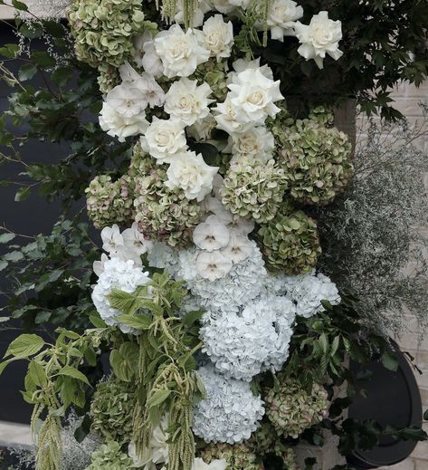 Green Hydrangea Wedding, Backyard Vibes, Rt Lodge, Hydrangea Bouquet Wedding, Green Bouquet, Hydrangea Bouquet, Hydrangeas Wedding, Wedding Arbour, Green Hydrangea