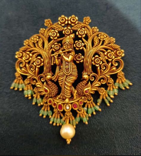 Krishna Dollar Gold, Gold Pendant Designs Indian, Antique Pendants Gold Indian, Papita Billa Designs Gold, Mini Haram, Krishna Pendant, God Jewelry, Tikka Designs, Antique Gold Bracelet