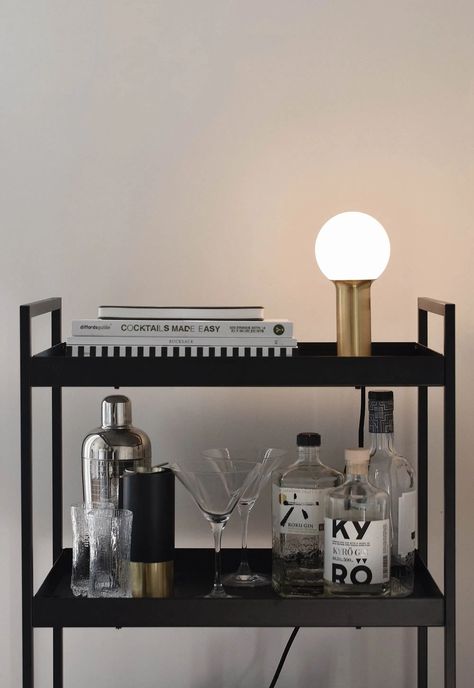 Bar Trolley Styling, Apartment Decorating Black, Black Bar Cart, Minimalist Sideboard, Home Bar Table, Apartment Bar, Modern Bar Cart, Diy Bar Cart, Condo Living Room