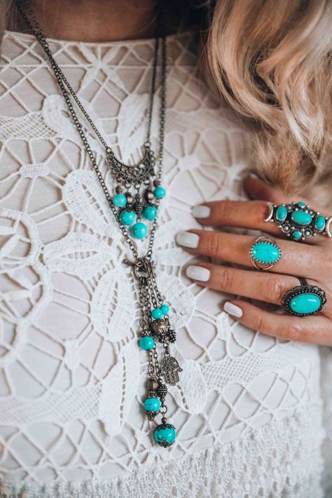 Turquoise love! The best bohemian jewellery you can find on Etsy! Beachy Jewellery, Jewellery Workshop, Vintage Turquoise Jewelry, Edgy Jewelry, Boho Beachy, Bohemian Jewellery, Gems Bracelet, Bohemian Accessories, Jewelry Workshop