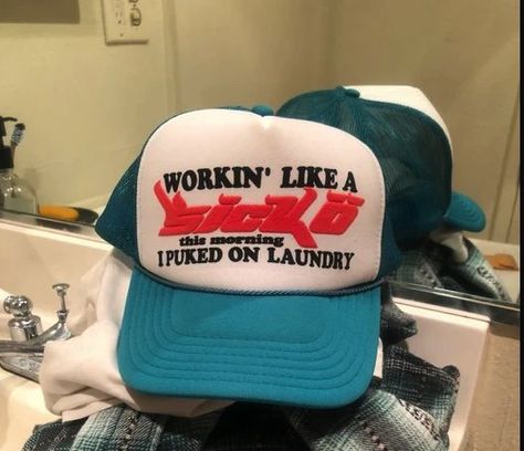 Trucker Hat Aesthetic, Cap Aesthetic, Topi Vintage, Cool Beanies, Apparel Design Inspiration, Hat Aesthetic, Shirt Design Inspiration, Brand Concept, Photo Editing Tricks