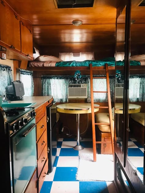 1962 Winnebago for Sale | Vintage Winnebago {SOLD} Mini Winnebago Remodel, Winnebago Interior, Vintage Rv Interior, Vintage Winnebago, Caravan Renovation Before And After, Vintage Trailers For Sale, Caravan Renovation Diy, Winnebago Brave, Vintage Trailer Remodel