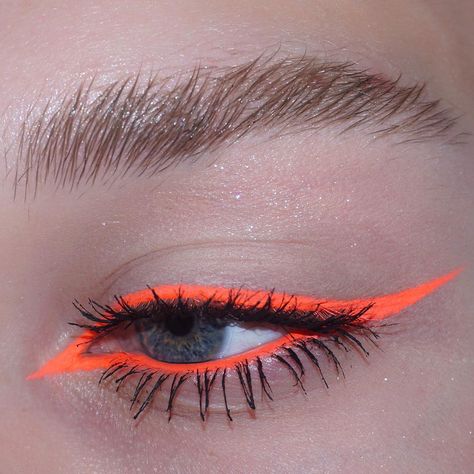 Aaron Storms on Instagram: “hot line  __  @stargazerproducts Red neon eye dust mixed w/ @inglot_cosmetics Duraline  @milkmakeup Kush mascara  @anastasiabeverlyhills x…” Editorial Make-up, Matte Make Up, Neon Makeup, Makeup 101, Lucet, Beauty Make-up, Simple Eye Makeup, Makeup Tricks, Makeup Hacks