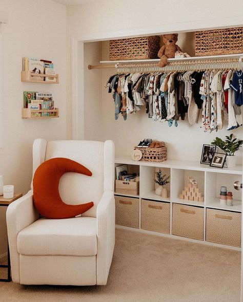 Project Nursery on Instagram: “Open Closet Design - would you do it in the nursery??? It can be a space saver and really open up a small room. TAP for deets on this…” Baby Boy Dresser, Baby Nursery Closet, Ideas Habitaciones, Nursery Closet Organization, Baby Nursery Inspiration, Baby Room Organization, Nursery Dresser, Baby Room Themes, Nursery Closet