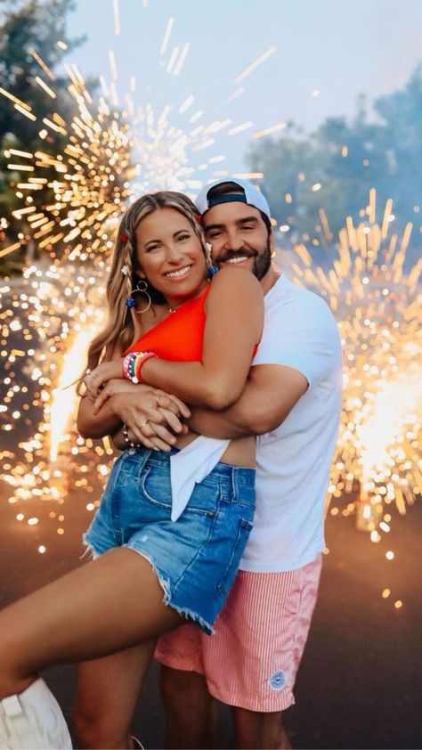 Cute couples photos for 4th of July!! We love taking family firework photos for 4th of July every year & I love how these 4th of july couples pictures turned out!! Shop some of my favorite 4th of July outfits for women here for your 4th of July pics! July Outfits For Women, Fourth Of July Pics, 4th Of July Pics, Fireworks Photo, Fireworks Photography, 4th Of July Photos, July Outfits, Headshots Women, Couples Pictures