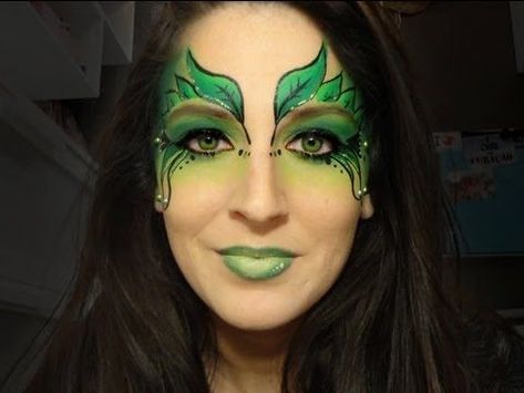 Disney World Cake, How To Face Paint, Poison Ivy Makeup, Mime Face Paint, Mother Nature Costume, Mask Face Paint, World Cake, Queen Halloween Costumes, Costume Carnaval