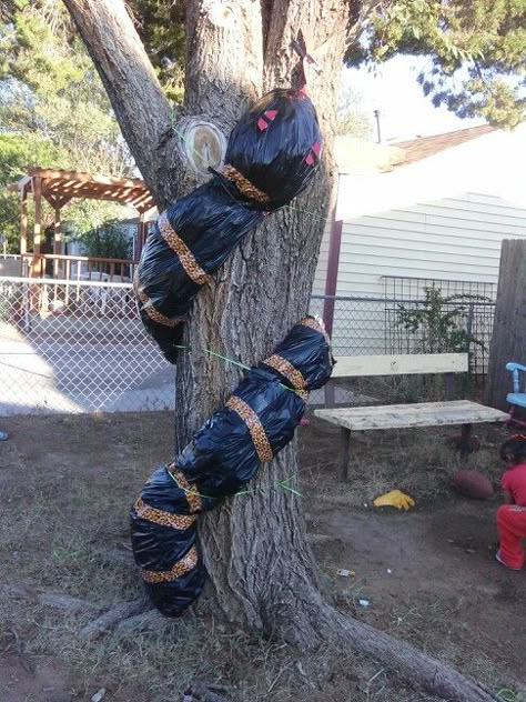 Giant snake ..Halloween decor Front Garden Halloween Decorations, Halloween Trail Decorations, Diy Giant Snake Halloween, Halloween Hedge Decor, Halloween Snake Decorations, Dragon Halloween Decorations, Halloween Trail Ideas, Haunted Trail Ideas Scary, Spooky Punch