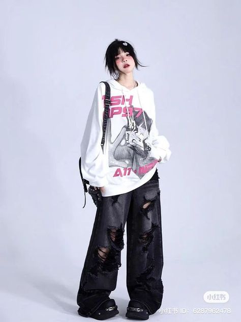 Japanese Street Fashion Grunge, Japanese Street Fashion Women, Japanese Streetwear Women, Peony Aesthetic, Fairy Grunge Style, Trending Streetwear, 2000s Japanese Fashion, Aesthetic Streetwear, Street Outfits