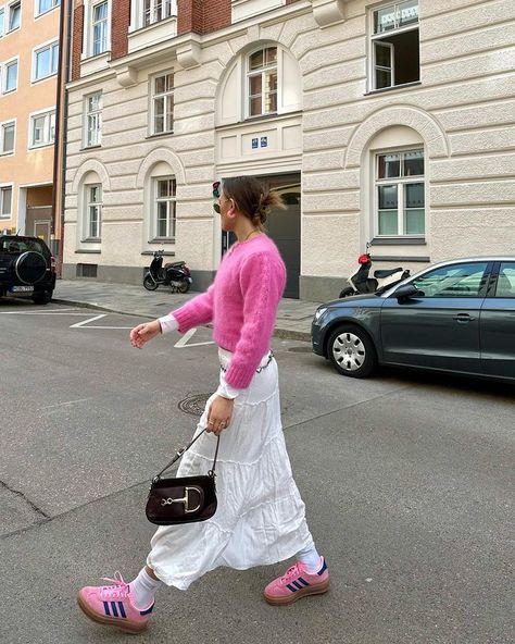 amanda (@amandalunamaria) | Instagram Pink Adidas Outfit, Pink Sneakers Outfit, Pink Shoes Outfit, Adidas Bold, Adidas Gazelle Pink, Pink Gazelles, Adidas Gazelle Outfit, Adidas Spezials, Pink Adidas Shoes