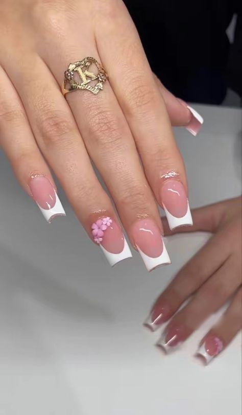 Short Nails Extravagant, Size 3 Nails, Latina Short Nails, Simple Nail Inspo Square, Latina Nails Short, Short Latina Nails, Short French Tip Acrylic Nails Design, Baddie Short Nails, Pink Acrylic Nails Short