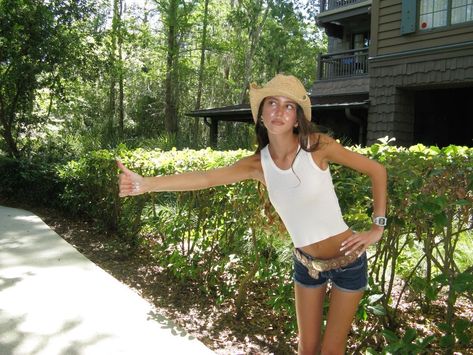 Camp Counselor Outfit, 444 Aesthetic, Summer Hamilton, Aesthetic Peace, Farmer Outfit, Coach Outfits, Miley Stewart, Country Summer, Brooklyn Baby