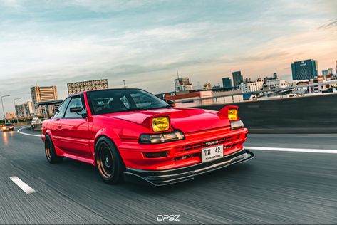 / Awesome car 💥 AE92❤️ Do you like this car? 🤔/ 🔑 @ae92.trueno 📸 DPSZ Ae92 Trueno, Toyota Ae92, Toyota Trueno, Corolla Wagon, Customized Cars, Red Cars, Scion Frs, Cool Car Drawings, Best Jdm Cars