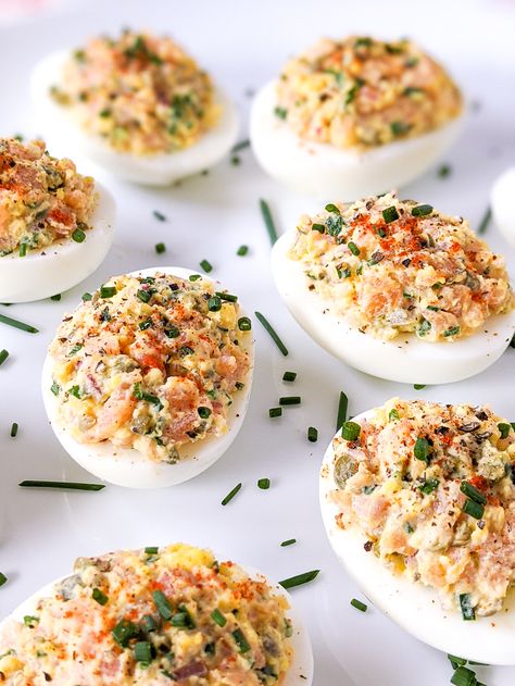 Lox Deviled Eggs, Deviled Eggs With Smoked Salmon, Asian Deviled Eggs, Soulfood Appetizers, Smoked Salmon Dishes, Smoked Salmon Appetizer Finger Foods, Devils Eggs, Fancy Deviled Eggs, Smoked Salmon Deviled Eggs