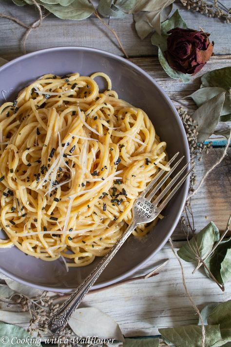 Creamy Miso Garlic Butter Pasta - Cooking with a Wallflower Roasted Garlic Miso Pasta, Miso Pasta Sauce, Miso Butter Pasta, Miso Pasta Recipes, Honey Pasta, Miso Pasta, Garlic Butter Pasta, Spring Meals, Miso Butter