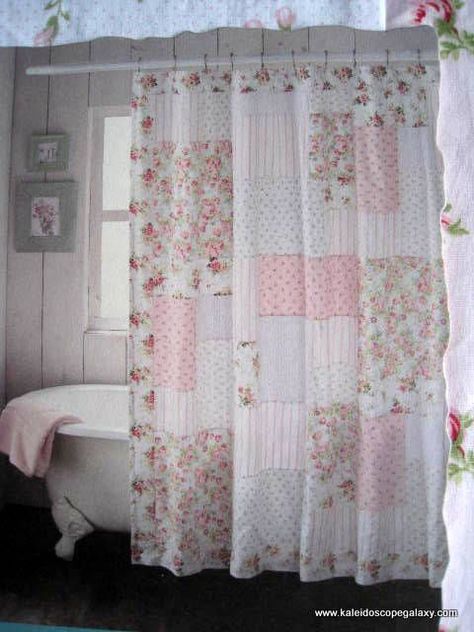 Cortinas Country, Cottage Showers, Commode Shabby Chic, Rideaux Shabby Chic, Shabby Chic Shower, Shabby Chic Shower Curtain, Baños Shabby Chic, Styl Shabby Chic, Chic Bathroom