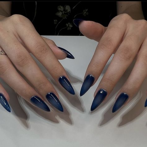 Silver And Dark Blue Nails, Dark Nail Designs, Molde F1, Dark Blue Nails, Goth Nails, Grunge Nails, Casual Nails, Classy Acrylic Nails, Cat Kuku