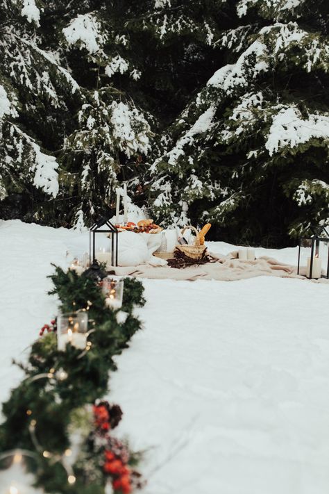 Winter Proposal Ideas Engagement, Winter Proposal Photos, Snow Proposal, Christmas Engagement Proposal, Snow Elopement, Engagement Setup, Switzerland Snow, Outdoor Proposal, Cute Proposal Ideas