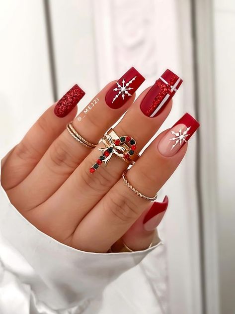 55 Best Winter Nail Ideas to Try Winter Gel Nails, Nail Noel, Festive Holiday Nails, Red Christmas Nails, Holiday Nail Designs, Cute Christmas Nails, Christmas Nails Acrylic, Nail Swag, Winter Nail Art