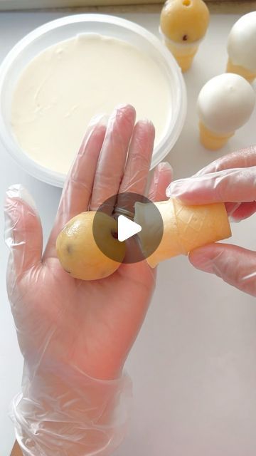 Yeimi Jimenez on Instagram: "Ice cream cone cake pops 🍦 These are so stinky cute, don’t you think? 🥹  So easy to make and little ones loves them.   Estos cake pops en conos de helado es lo mas tierno que veras hoy.  Muy fácil de hacer y a los pequeños les encantan.   #cakepops #icecreamcakepops #cakepop #cakepoptips #cakepopreels #cakepopvideo #cakepoptutorial #manhattanks #kansasevents #cakepopsofinstagram #cakepopart #cakepopmaker #unicorncakepops" Cake Ball Ice Cream Cones, Waffle Cone Cake Pops, Wrapping Cake Pops, Cakepop Ice Cream Cone, Cake Cones How To Make, Cake Pops On Top Of Cake, How To Make Cake Pops Easy Video, Cake Ice Cream Cones, Lol Cake Pops