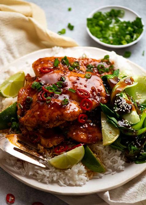 Pile of Asian Chilli Chicken served over rice with steamed asian greens on the side Quick Chicken Dishes, Recipe Tin Eats, Tin Eats, Quick Chicken Dinner, Recipetin Eats, Recipe Tin, Chilli Chicken, Quick Chicken, Asian Flavors