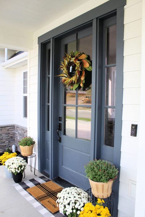 Fall Front Porch Inspiration + Paint Colors - Favorite Paint Colors Blog Fixer Upper Front Door, Porch Paint Ideas, Front Porch Inspiration, Porch Inspiration, Space Home Decor, Tan House, Front Door Paint Colors, Door Paint Colors, Door Entry