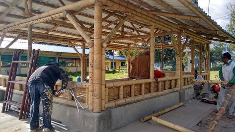 ARQUITECTURA CAMPESTRCONSTRUCCION BAMBU, CONSTRUCCION GUADUA, COLOMBIA Best Backyard Ideas, Bamboo Furniture Diy, Ideas For Small Yards, Backyard Garden Beds, Bamboo Building, Backyard Ideas For Small Yards, Backyard Garden Diy, Bamboo House Design, Small Yards