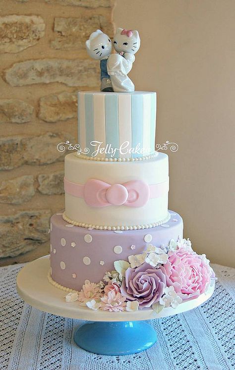 Hello Kitty Wedding Cake Hello Kitty Wedding Cake, Bolo Da Hello Kitty, Wedding Cake Base, Cake Hello Kitty, Hello Kitty Wedding, Kitty Cake, Hello Kitty Themes, Romantic Wedding Cake, Wedding Colour