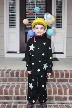 Solar System Costume, Wonka Costume, Willy Wonka Costume, Diy Fantasia, Space Costumes, Spirit Week Outfits, Costume Carnaval, Space Dress, Crazy Hat Day