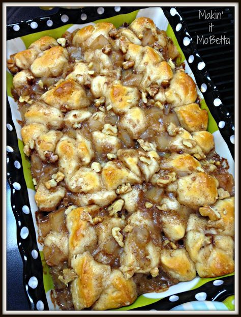 Bubble Up Apple Pie {4 ingredients!} Canned Biscuits, Bubble Up, Country Cooking, Apple Pies Filling, Eat Dessert First, Pie Dessert, How Sweet Eats, Biscuit Recipe, Eat Dessert