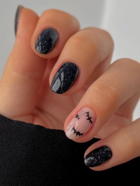 Bat Nail Art, Short Black Nails, Halloween Bat Nails, Bat Nails Art, Bat Nails, Black Halloween Nails, Halloween Nails Diy, Holloween Nails, Simple Fall Nails