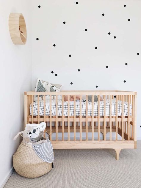 Mural Diy, Simple Nursery, Ideas Decoracion, Minimalist Nursery, Baby Room Inspiration, Baby Room Design, Gender Neutral Nursery, Kids Interior, Baby Bedroom