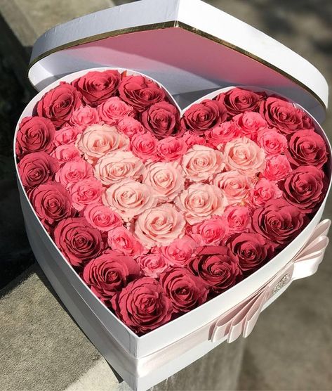 Valentine Flower Arrangements, Rosen Box, Box Flowers, Flower Box Gift, Flower Gift Ideas, Flowers Bouquet Gift, Bouquet Gift, Valentines Flowers, Fresh Flowers Arrangements