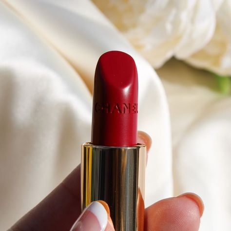 Chanel Pirate Lipstick, Red Lipstick Makeup Looks, Classic Red Lipstick, Deep Red Lipsticks, Chanel Price, Best Red Lipstick, Red Lipstick Makeup, Chanel Lipstick, Dior Lipstick