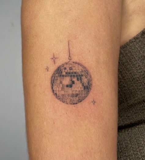 Wispy Tattoo, Folklore Tattoo, Illusion Tattoo, Optical Illusion Tattoos, Illusion Tattoos, Line Tattoo Ideas, Optical Illusion Tattoo, Single Needle Tattoo, Cute Tiny Tattoos