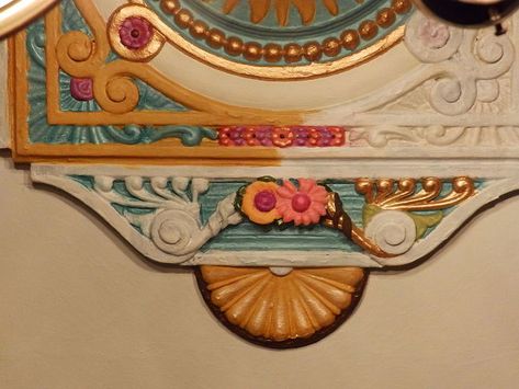 Painted Ceiling Medallion, Painting A Ceiling, Dresser Inspiration, Metal Blinds, Glazed Walls, Diy Dining Table, Diy Display, Diy Dining, Plaster Ceiling